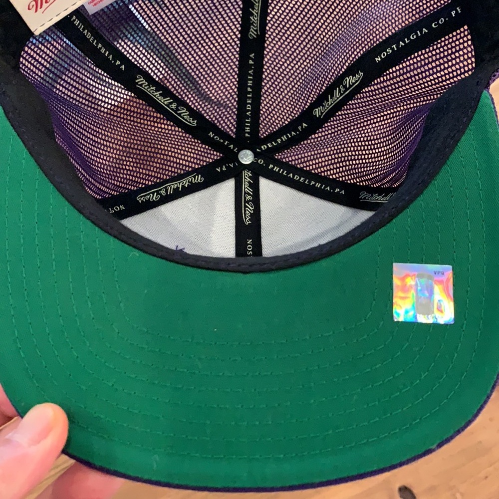 🤫 Used Rare snap back from 2014. Like new ✨ - Picture 5 of 16